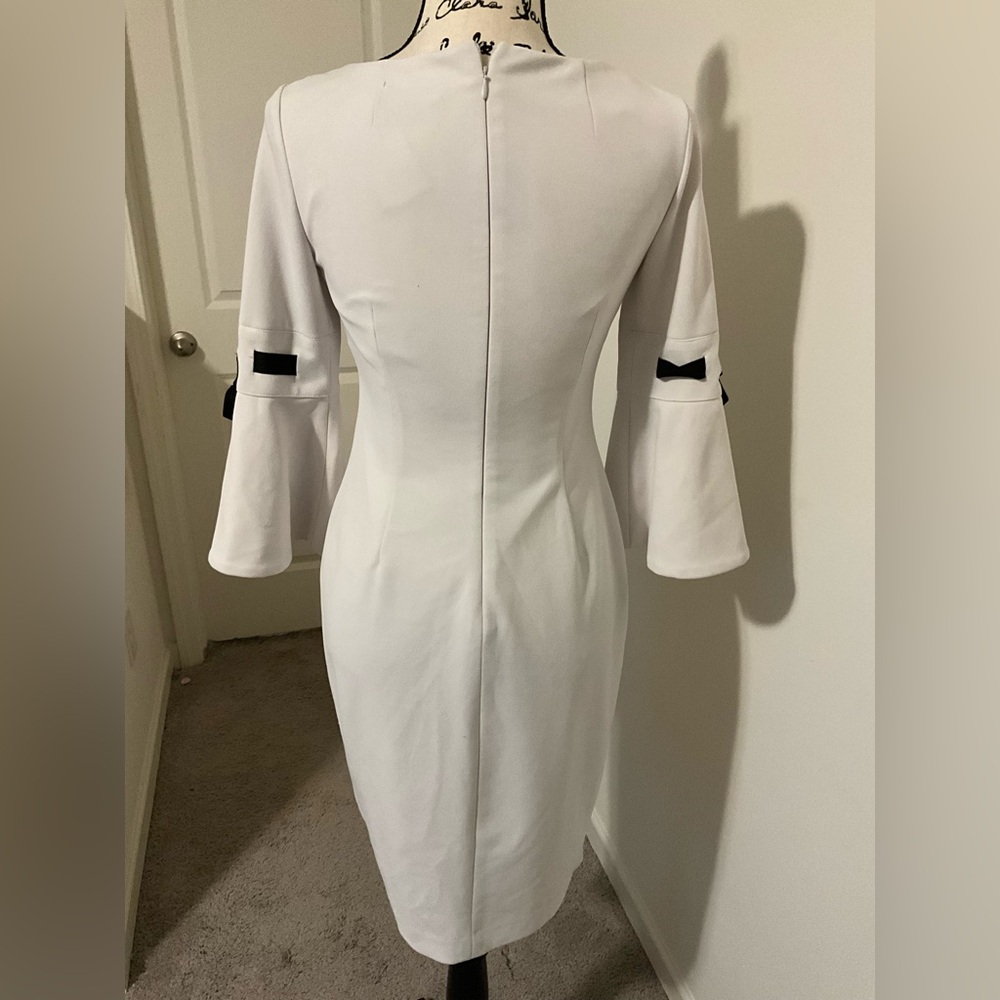Nicely used:Calvin Klein Bell Sleeve Dress Size 2 - Picture 3 of 4